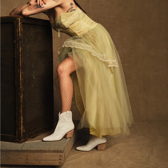 Betsey Johnson Diva Ivory Pearl Boot - Picture 4 of 4